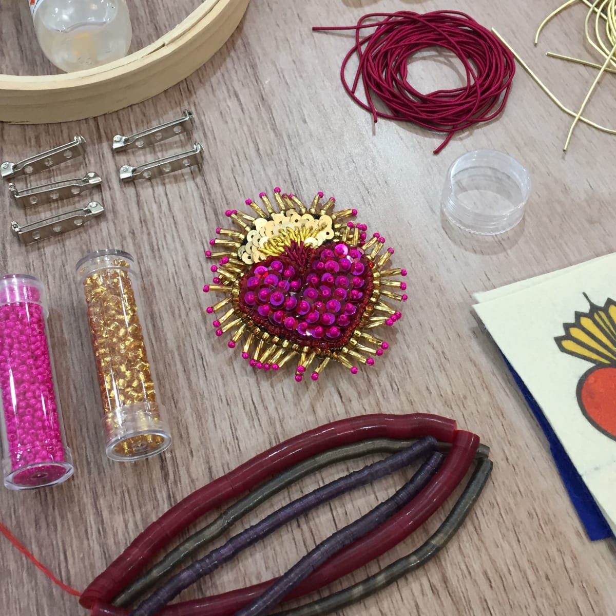 Kit Pedrería Corazon fucsia+ clase online | Martín Bordador | Kits y ...