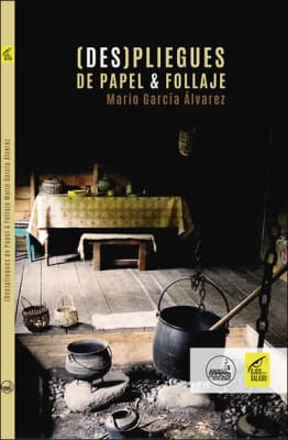 Despliegues de papel y follaje