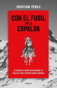 Con el fusil en la espalda