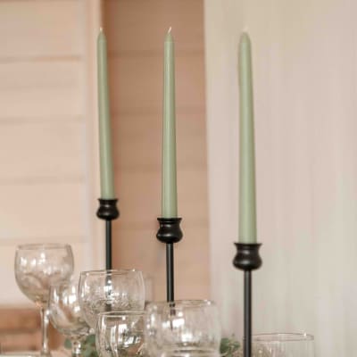 Candelabro de metal negro