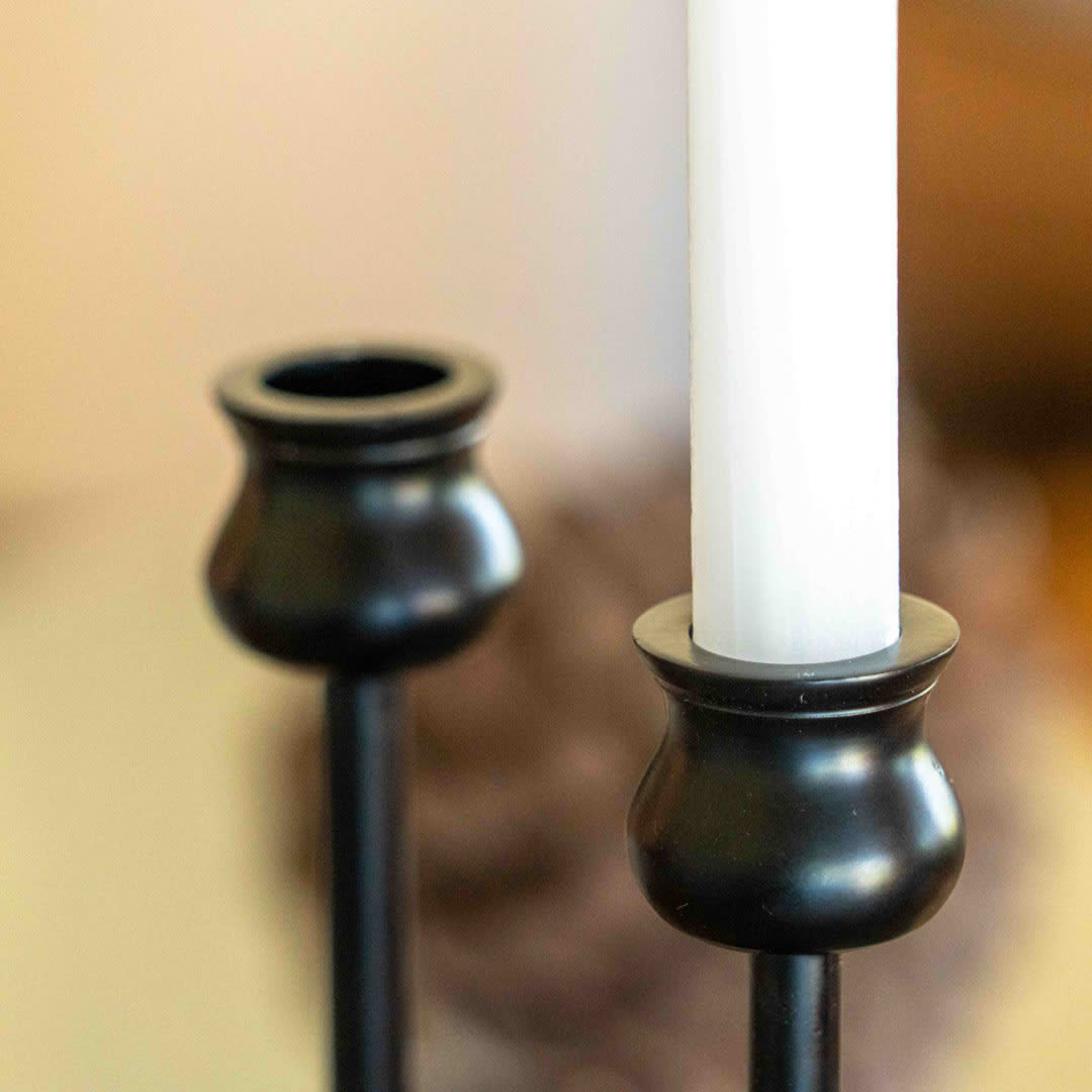 Candelabro de metal negro2