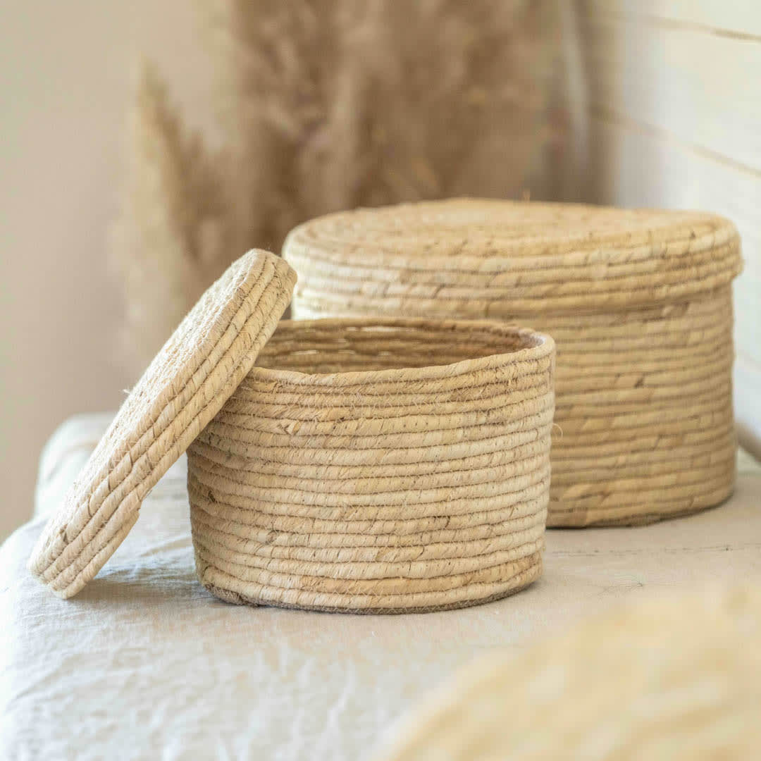 Canasto de fibra natural con tapa1