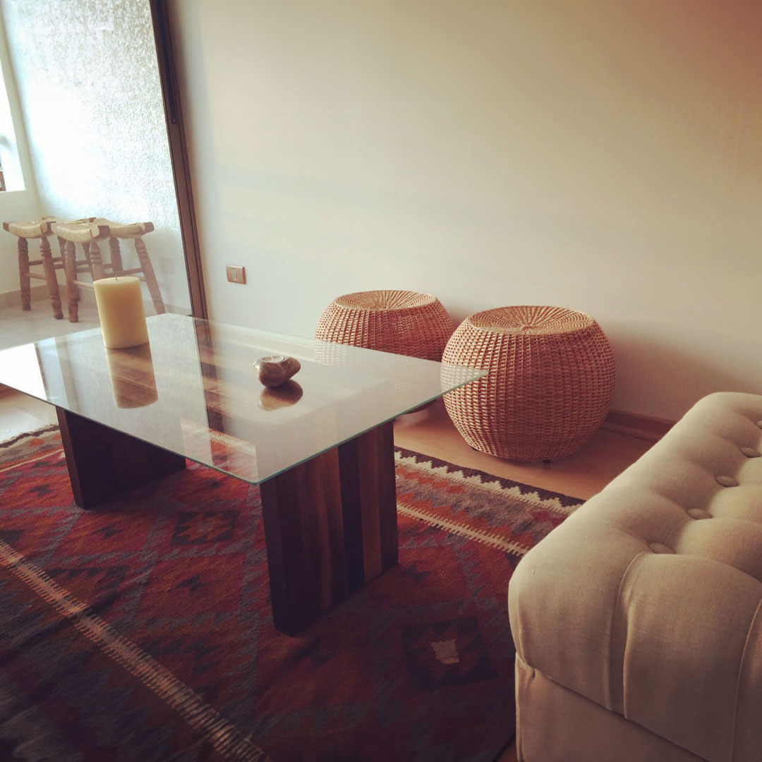 Puff de mimbre almendra2