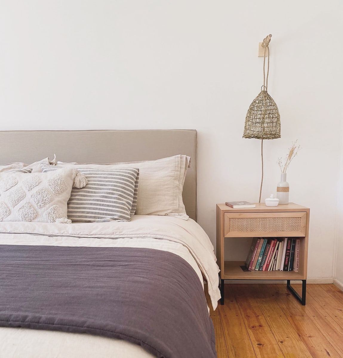 Lámpara aplique de Manila Punto Chía Talla M + Soporte de Pino Natural1