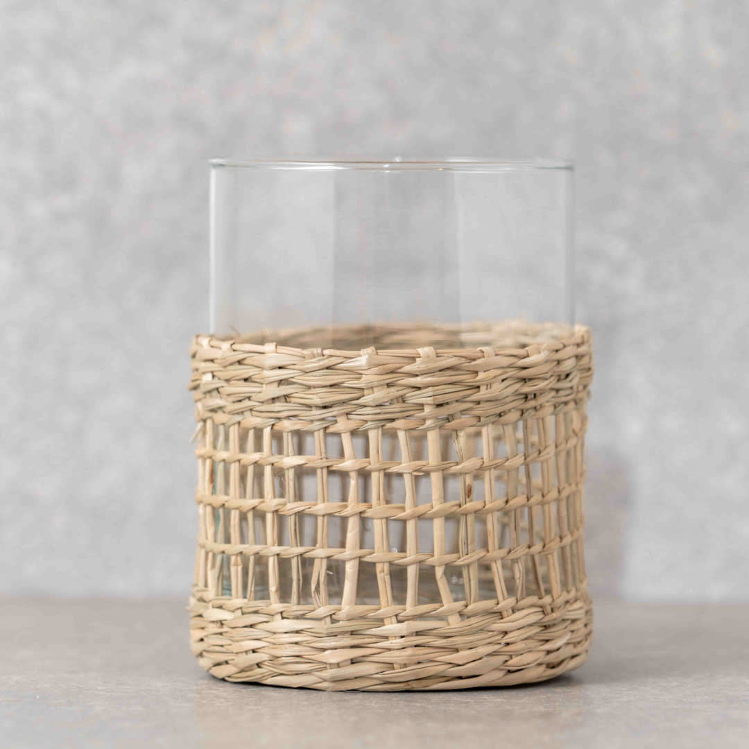 Portavelas de vidrio y junquillo 1