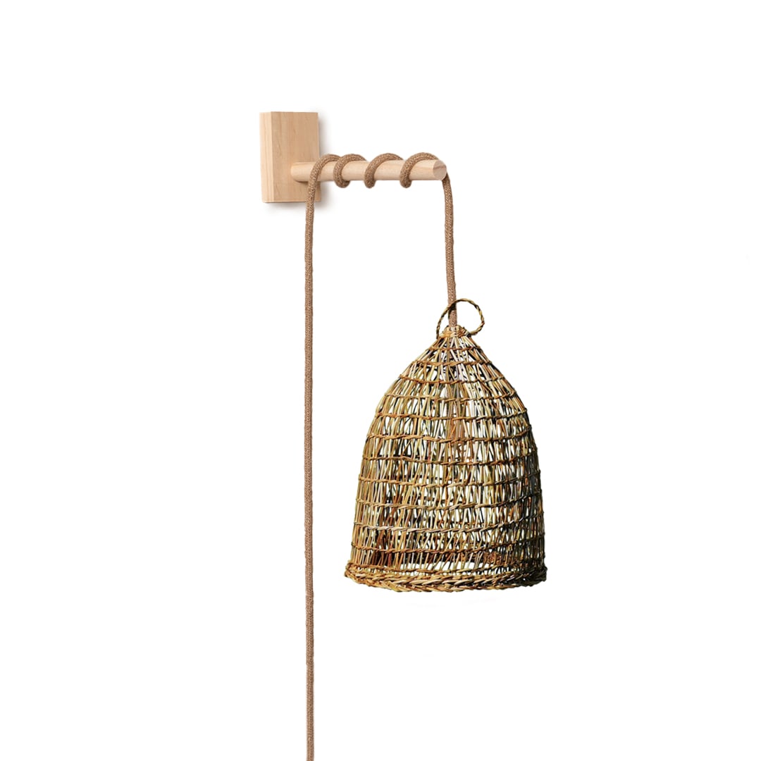 Lámpara aplique de Manila Punto Chía Talla M + Soporte de Pino Natural2