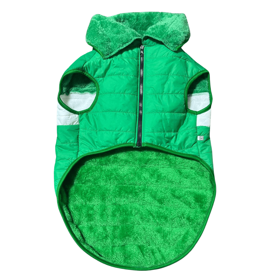 ROPA PO - CASACA CON CAPUCHA COLOR VERDE CON BLANCO - Talla 62