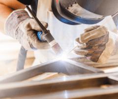 Descubre los materiales que te ayudarán a prevenir riesgos derivados de los trabajos de soldadura