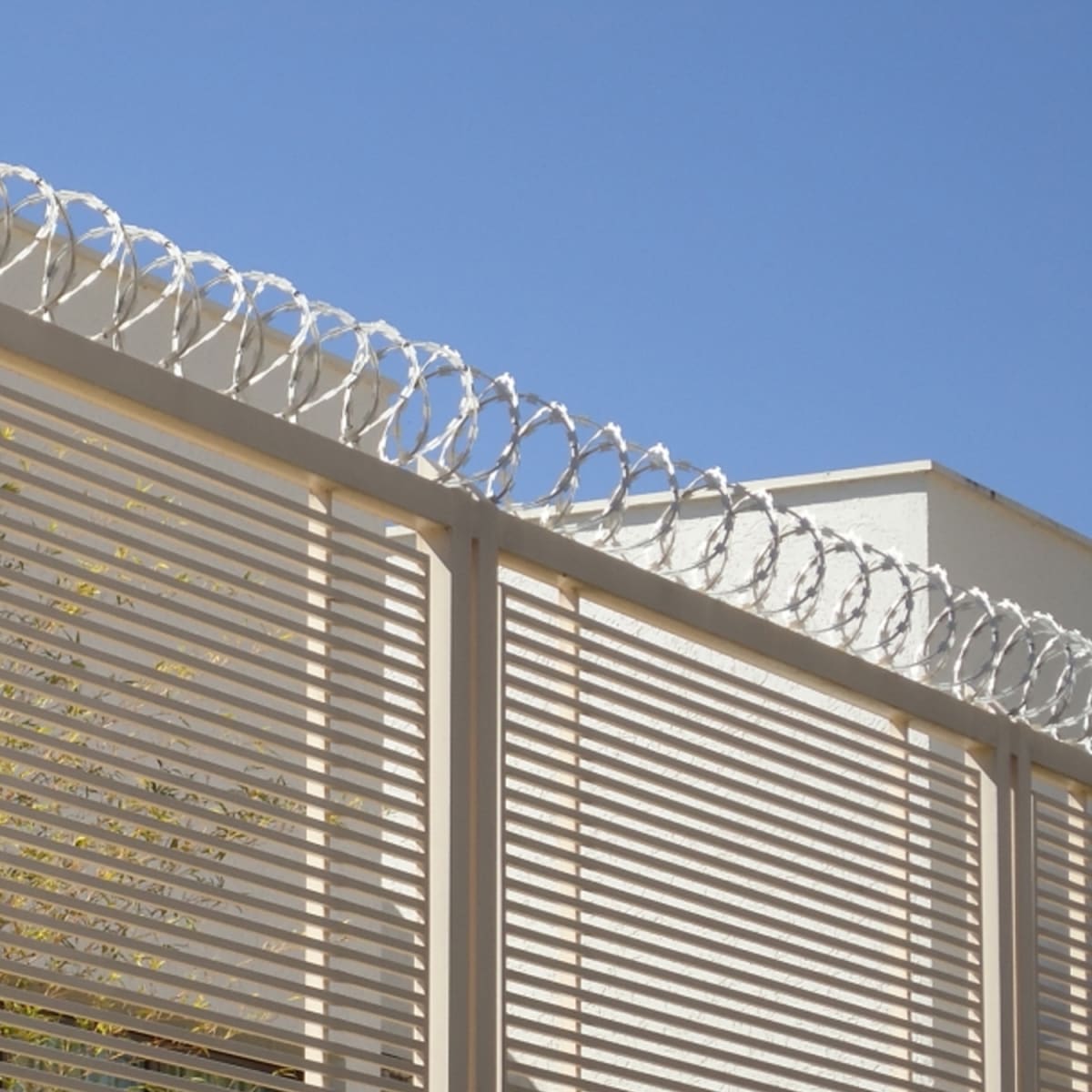 Pack 10 Rollo Concertina Diámetro 20 Cm x 10 Mts con Candados4