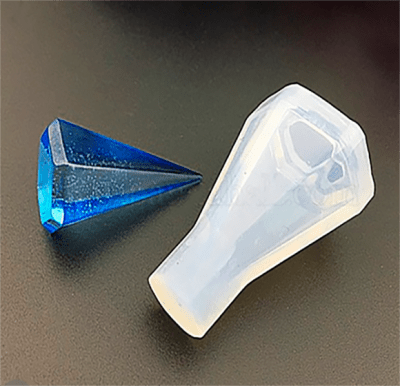 MOLDE DE RESINA: DIJE PIRAMIDAL