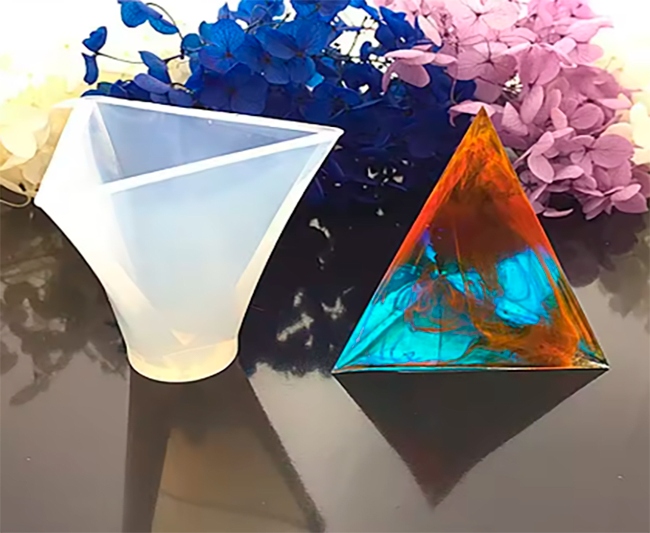 MOLDE DE SILICONA PIRAMIDE x 1CM/LADO1