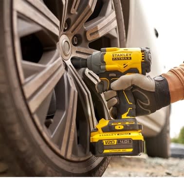 LLAVE IMPACTO INALAMBRICA 20V 13MM S/BAT - S/CARG STANLEY SBW920-B21