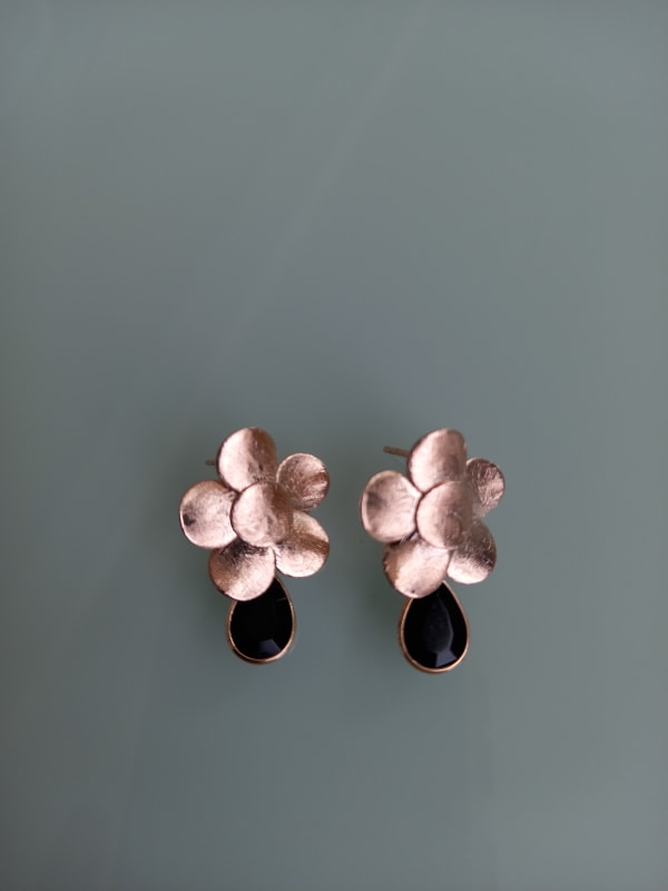 ARO ROSADO FLOR PIEDRA NEGRA