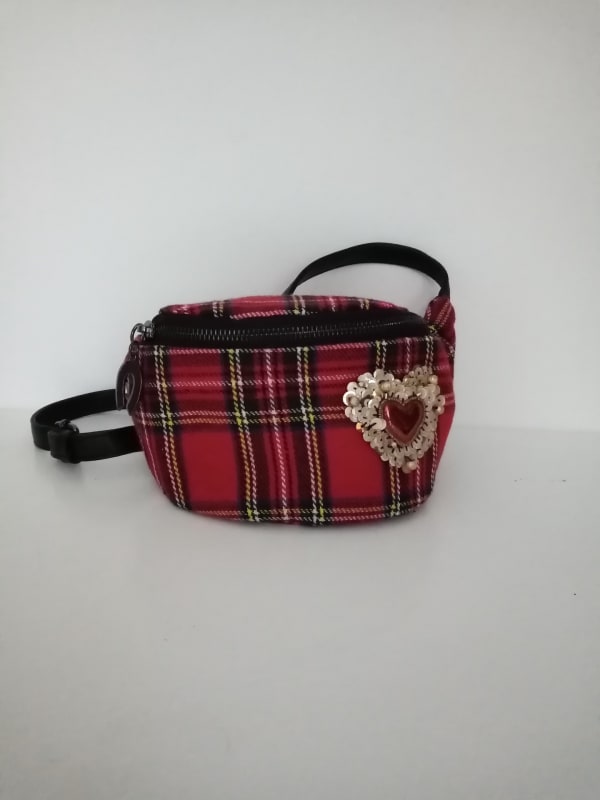 RIÑONERA  BETSEY JOHNSON