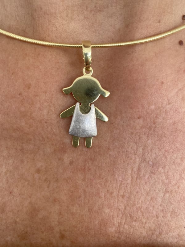 COLGANTE ORO LISO Y PELTRE NIÑA