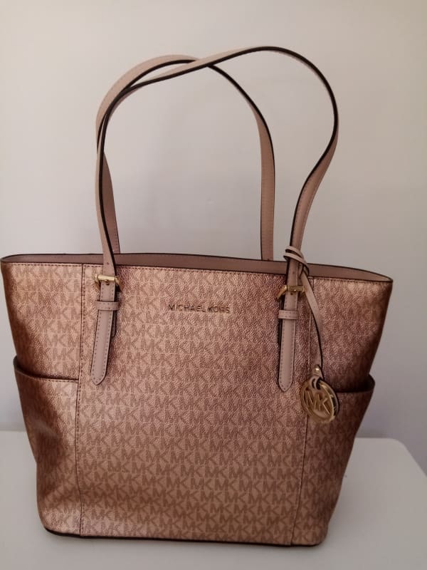 CARTERA MICHAEL KORS ROSA DORADA