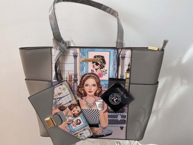 CARTERANICOLE LEE ARA LOVES MORNING COFEE