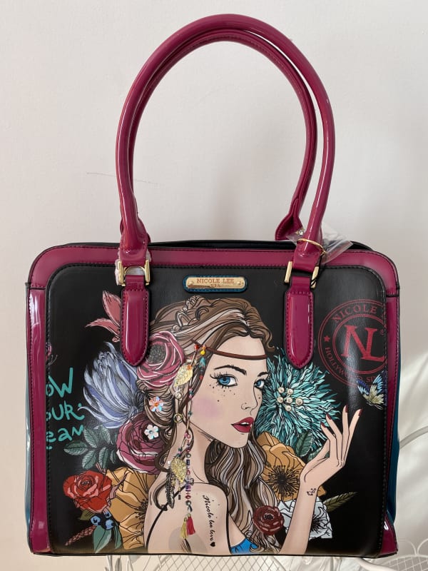 CARTERA NICOLE LEE ANGELINA FOLLOWS DREAM