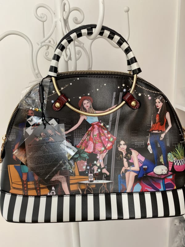 CARTERA NICOLE LEE HOUSE PAPTY