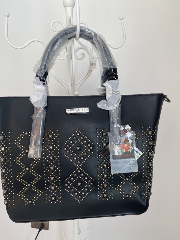 CARTERA NICOLE LEE NEGRA CON TACHAS
