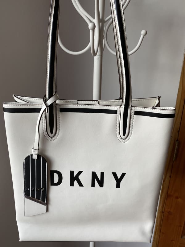 CARTERA DKNY BLANCA