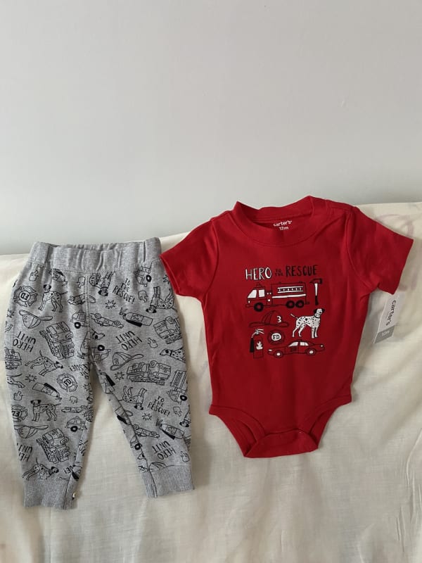 CONJUNTO 2P ROJO Y GRIS TALLA 12 M