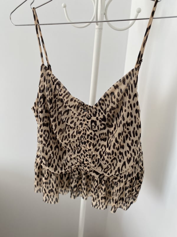 POLERA MUJER CON TIRANTES GUESS ANIMAL PRINT