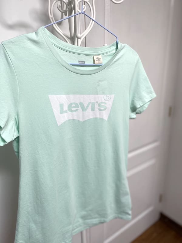 POLERA DEPORTIVA LEVI´S