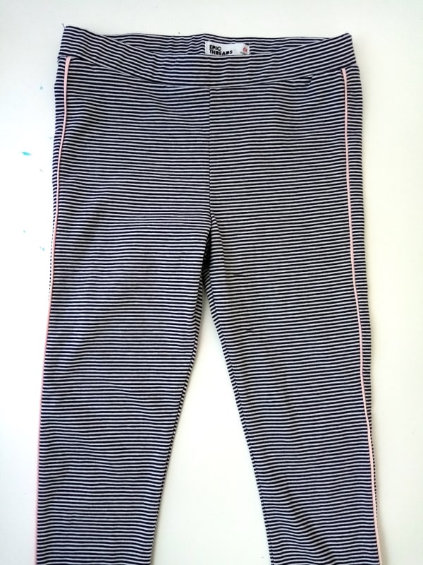 CALZA NIÑA EPIC THREADS AZUL CON RAYAS