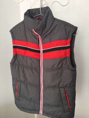 CHAQUETA SIN MANGA NIÑO HAWKE&CO1