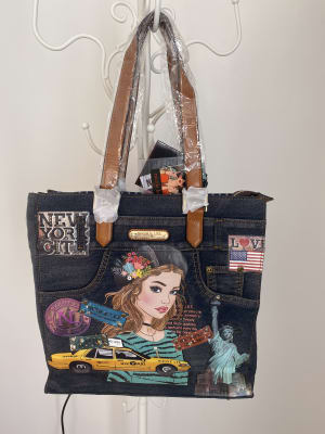 CARTERA NICOLE LEE IVETTE POSES ON NY SUNSET  MEZCLILLA1