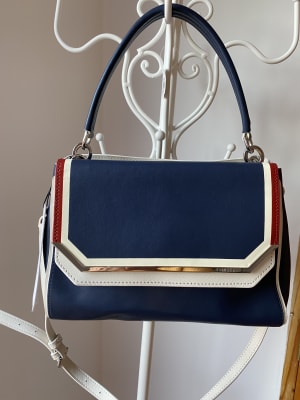 CARTERA CALVIN KLEIN AZUL CON BLANCO4