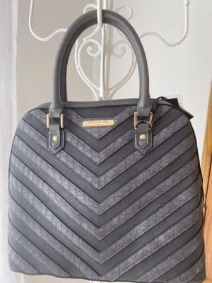 CARTERA NICOLE LEE GRIS OSCURO1