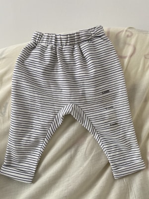 CALZA BEBE BLANCA CON RAYAS FIRST IMPRESSIONS1