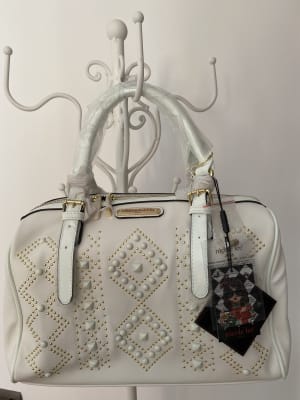 CARTERA NICOLE LEE CON PERLAS METALICAS1