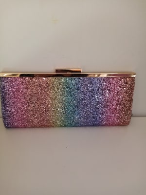 CARTERA DE MANO PARTY INC3