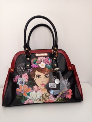 CARTERA NICOLE LEE NEGRA CON ROJO 4