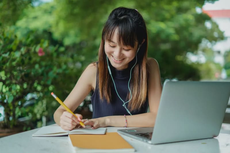 ¿ES MEJOR ESTUDIAR CON MÚSICA O SIN MÚSICA?