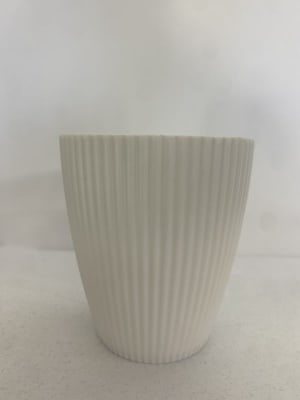 MH MACETERO RAYADO DE RESINA 11X10 CM1