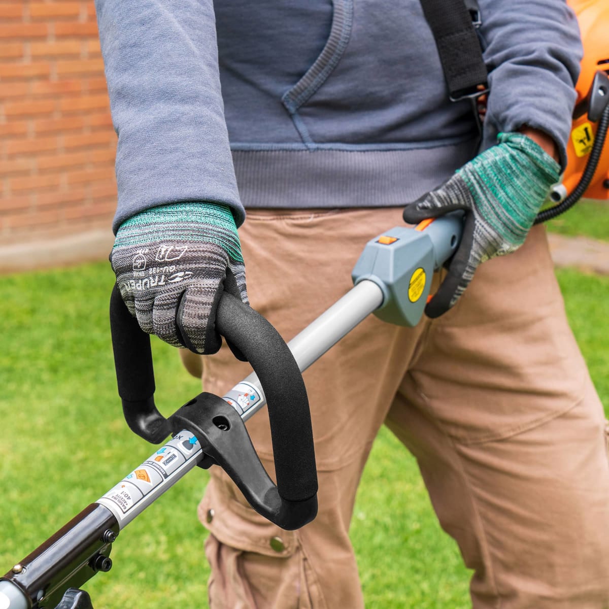 Motoguadaña Desmalezadora a Gasolina 30cc 1.2HP Mango Tipo D Truper 124983