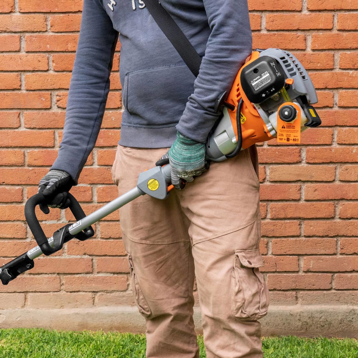 Motoguadaña Desmalezadora a Gasolina 30cc 1.2HP Mango Tipo D Truper 124985