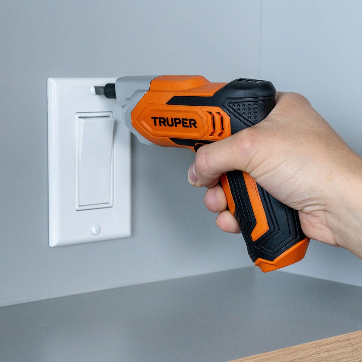 Destornillador Inalámbrico Profesional 3.6V  220V Truper 1024654