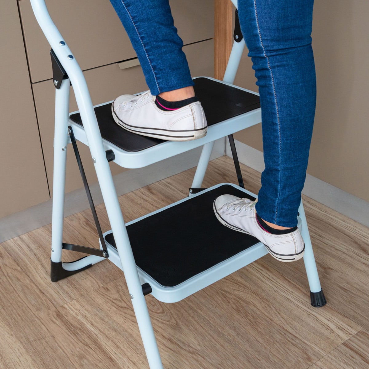 Escalera Tubular 2 Escalones 150 Kg Tipo III Truper 241184