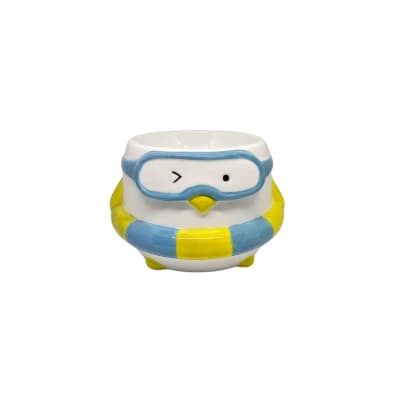 PLATO DE CERAMICA ELEVADO PINGUINO CON SALVAVIDAS