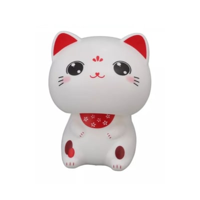 Gato de la fortuna con ojos abiertos