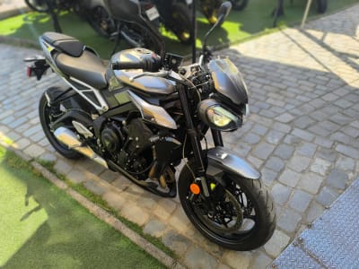 TRIUMPH STREET TRIPLE 765 R 2024