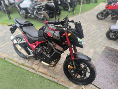 HONDA HORNET 750 2025