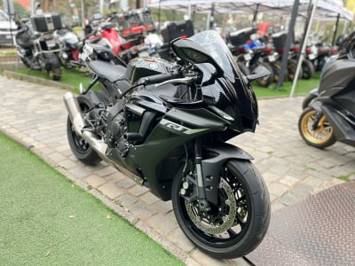 YAMAHA YZF R1 2025