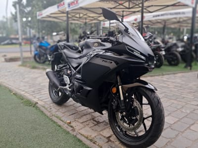 YAMAHA R3 A 2025