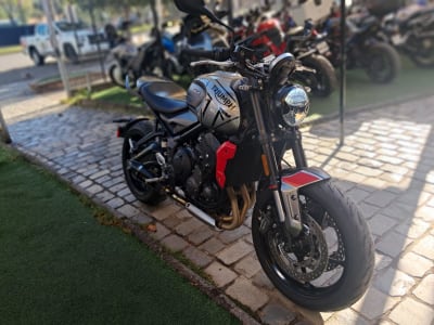 TRIUMPH TRIDENT 660 2023